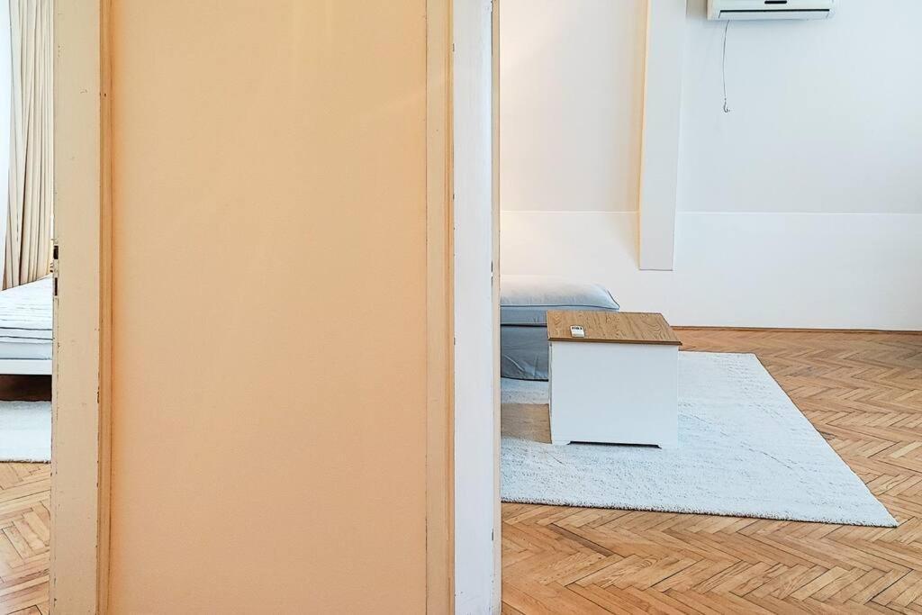 Filinhome Trg Mladenaca Novi Sad Luaran gambar