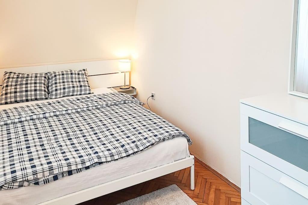 Filinhome Trg Mladenaca Novi Sad Luaran gambar